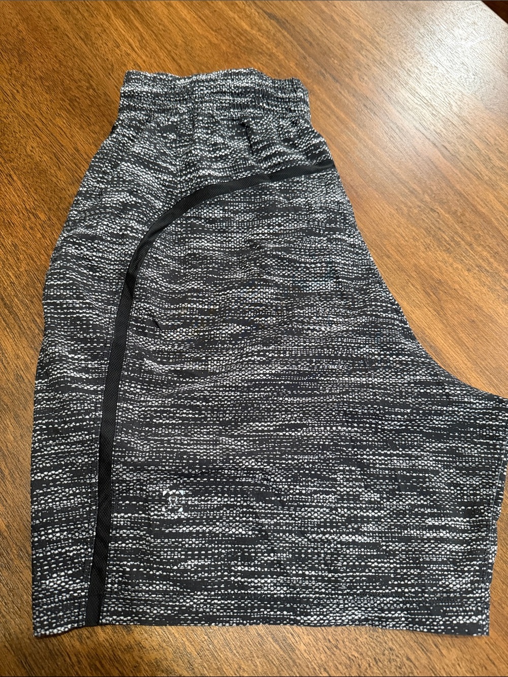 Lululemon Pace Breaker Short Linerless Updated All Court Texture White Black Sm